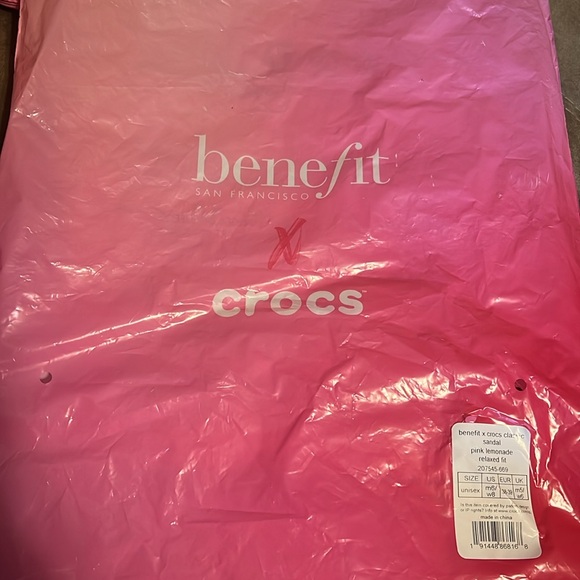 Benefit X Crocs sandals - Picture 4 of 6